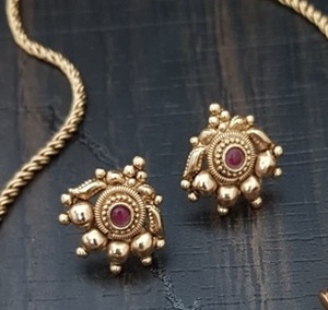 Ensemble collier et boucles d'oreilles Mala classiques en laiton plaqué or de qualité supérieure, idéal pour les mariages, les fêtes et les cadeaux pour femmes - Product Image 2
