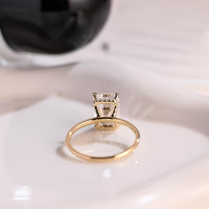 Anillo de Compromiso con Diamante Solitario de 2 Quilates, Corte Radiante, Claridad VS1, Color F, Certificado IGI, Diamante Cultivado en Laboratorio, Oro de 18k, Halo Oculto - Product Image 4
