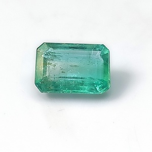 พลอยมรกตธรรมชาติสีเขียวไนจีเรียทรงเหลี่ยมเจียระไน 2.85 กะรัต พร้อมการเปลี่ยนสีสัน เหมาะสำหรับเครื่องประดับหรูหราระดับพรีเมียมหรือแหวน - Product Image 1