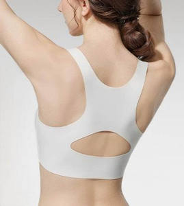 Sujetador deportivo transpirable de encaje simple con cierre cruzado frontal para mujer de talla grande, con hebilla lateral ajustable, sin aros, cómodo para yoga y deporte. - Product Image 6