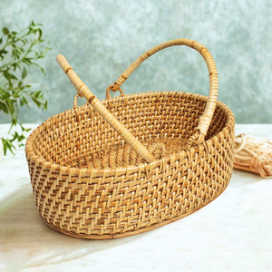 Panier-cadeau de Noël en rotin décoratif avec poignée de transport, rangement polyvalent indispensable - Product Image 1