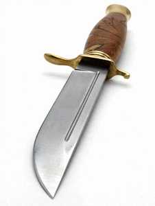 Cuchillo utilitario para exteriores hecho a mano con acero inoxidable, mango de madera de arce flameado y guardacuchillo de latón - Product Image 4