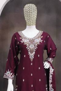 Costume pour femme violet brodé avec dupatta, coupe ample, longueur cheville, tenue traditionnelle indienne pakistanaise - Product Image 3
