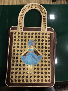 Sac fourre-tout brodé à la main avec motif de danseuse bleue, motif marron et doré, art populaire, accessoire de mode féminin du Gujarat - Product Image 2