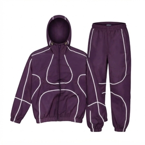 Ensemble coordonné streetwear homme sur mesure, coupe-vent zippé haute visibilité avec bandes réfléchissantes et jogging - Product Image 2