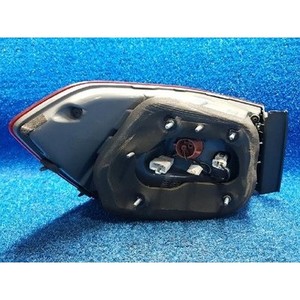 Feu arrière combiné extérieur droit d'occasion Cadenza OEM 924023R000 - Product Image 5
