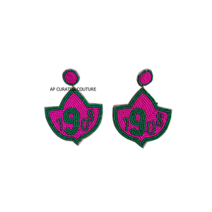 Boucles d'oreilles pendantes faites main en perles de rocaille, design personnalisé, inspirées des sororités et des universités, bijoux tendance pour femmes - Product Image 3