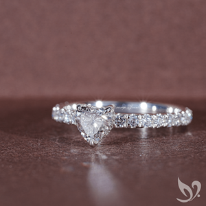 Anillo de Diamante Cultivado en Laboratorio con Corte Corazón de 0.50CT, Certificado por IGI, Oro Sólido de 10K, Halo Oculto, Anillo de Compromiso - Product Image 3