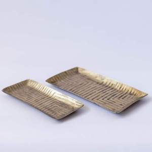 Plateau de service moderne en laiton avec finition lisse, élégant plateau en métal pour table basse, repas et hôtellerie - Product Image 3