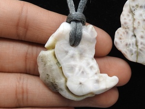 Piedra Natural de Larimar Rosa Pulida en Bruto para Colgante - Mineral Suelto para Fabricación de Collares, Tamaño del Orificio 3MM, Marca PMEGEMSBEADS - Product Image 2