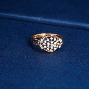 Bague en or rose avec grappe de diamants, design floral, bague de fiançailles romantique pour femme - Product Image 3