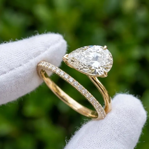 Bague de fiançailles et de mariage pour femme en or avec diamant de laboratoire ovale de 3 carats, sertie de griffes, création exclusive Sparkledge LR-31, certifiée IGI - Product Image 3