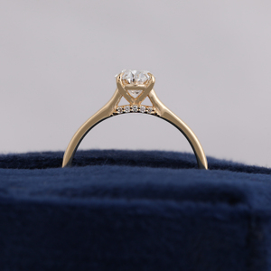 Bague de fiançailles ovale en diamant de laboratoire, halo caché, sertissage cathédrale, plaqué or, certifiée IGI, luxe - Product Image 6
