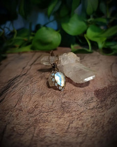 Collar con Colgante de Macramé Hecho a Mano con Piedra Lunar Arcoíris, Cordón Negro, Joyería Boho con Cristal Curativo para Mujer - Product Image 2