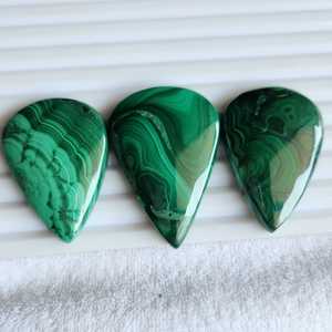 Malachite verte naturelle cabochon, qualité AAA+, pierres précieuses de toutes formes et tailles disponibles, prix de gros pour la fabrication de bijoux - Product Image 2