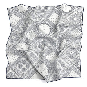 Pañuelo de seda estampado de tela suave para uso diario, vestimenta informal y accesorios de viaje. - Product Image 6