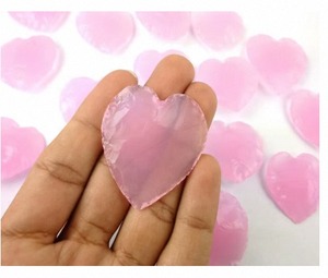 Figurine Feng Shui en Quartz Rose Bénéfique en Forme de Cœur Croissant - Artisanale - Fabriquée en Inde - Amour Inconditionnel - Équilibre des Chakras - 100% - Product Image 3