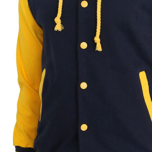 เสื้อแจ็คเก็ตวาร์ซิตี้ผู้ชายสีกรมท่า-เหลือง มีฮู้ด ผ้าฟลีซ สไตล์พรีปปี้ ทรงปกติ ติดกระดุม ใส่ได้ในฤดูใบไม้ร่วง พร้อมโลโก้ - Product Image 4