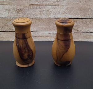 Contemporary Wooden <b>Salt</b> & Pepper <b>Shaker</b> Set With Functional Design And Elegant Natural Wood Appearance - Product Image 4