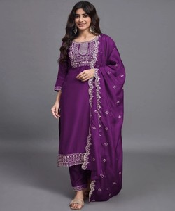 Vestido Tradicional Étnico Bordado en Morado para Mujer, Estilo Indio-Pakistaní, Corte Regular, Largo hasta el Tobillo, 85995 SAHAJANAND- SI:-387 - Product Image 1