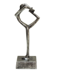 Estatua Moderna Abstracta de Bailarina de Yoga en Aluminio - Elegante Figura de Metal Plateado para Decoración Contemporánea del Hogar y la Oficina - Product Image 3
