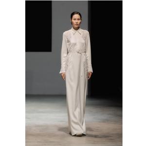 Vestido de Alta Costura Elegante con Adornos, Vestido de Gala con Paneles de Encaje Transparente Bordado, 145 cm, 600 gramos, Blanco y Negro - Product Image 3