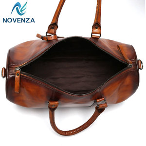 Bolso de Cuero Clásico con Amplio Espacio Interior, Asas Resistentes, Bolsillos Utilitarios y Correa de Hombro Ajustable y Extraíble - Product Image 2