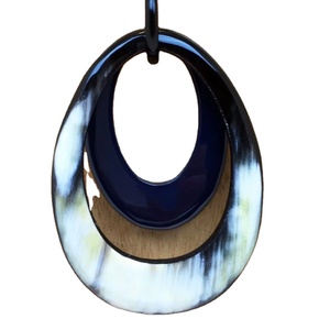 Diseño caliente Venta caliente mejor diseño al por mayor hecho a mano cuerno de búfalo mujer cuerno de búfalo colgante tipo collar - Product Image 1