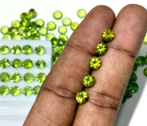 Pierres précieuses vertes naturelles de péridot, taille brillante, polies, certifiées par un tiers, 5 mm, 0,1-1 carat, en vrac, taille personnalisée, pierres non montées - Product Image 5