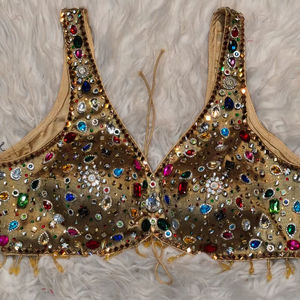 Blusa de Novia de Lujo con Pedrería Multicolor Dorada |   Blusa de Saree de Diseñador con Adornos Hechos a Mano - Product Image 1