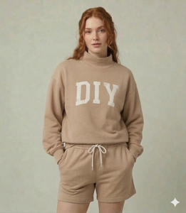 Conjunto de Top de Cuello Alto y Pantalones Cortos para Mujer con Tela de Forro Polar Ecológica para Invierno y Servicio Extensivo de Personalización de Colores - Product Image 1