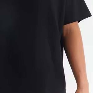 Camiseta clásica oversize personalizada para hombre, de buena calidad, con rayas rosas, cuello redondo con detalle acanalado, base negra, estilo Ringer. - Product Image 6