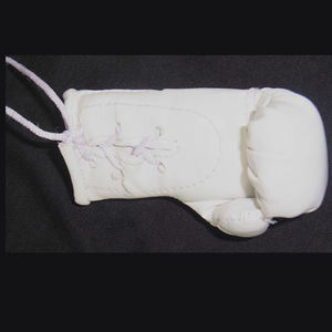 Porte-clés personnalisé de haute qualité en forme de mini-gant de boxe, porte-clés sportifs en métal 3D avec impression UV, porte-clés en caoutchouc emballés - Product Image 4