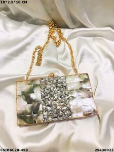 Bolso de noche de nácar con estilo hecho a mano para bodas y fiestas con monedero de latón de diseñador - Product Image 2