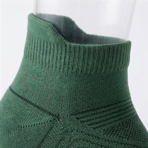 Chaussettes courtes vertes pour hommes à 5 doigts, motif géométrique tricoté, respirantes, en coton et élasthanne, pour usage quotidien estival - Product Image 4