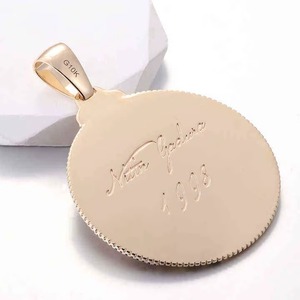 Colgante Balanza de la Justicia de Plata 925 con Oro Laminado, Moissanita de Corte Brillante Redondo, Microincrustaciones, Dijes de Lujo para Uso Diario - Product Image 2