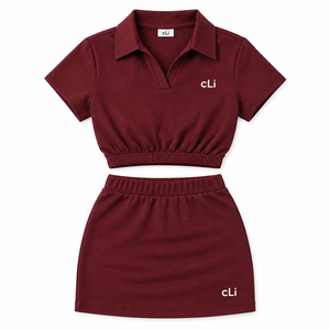 Ensemble de luxe solide pour femme : Polo court et mini-jupe, survêtement athleisure sportif avec logo personnalisé, en coton French Terry bordeaux, vente en gros - Product Image 3