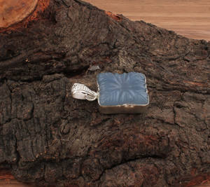 Joyería Artesanal Vintage de Piedra Preciosa de Calcedonia Azul Natural Tallada a Mano con Diseño de Hoja en Plata de Ley 925 Chapada en Platino, Color Aguamarina Fino - Product Image 3