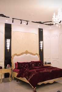 French Style Hand Carved <b>Double</b> <b>Bed</b> Solid Wood European Bedroom <b>Bed</b> Master Bedroom Furniture For Home Wedding Villa Use - Product Image 4