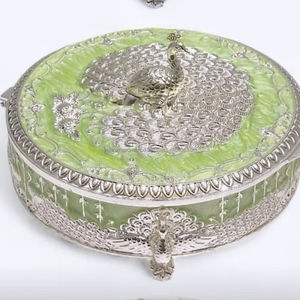 Boîte à bijoux en argent allemand avec motif en émail et boîte en velours pour offrir en cadeau - Product Image 1