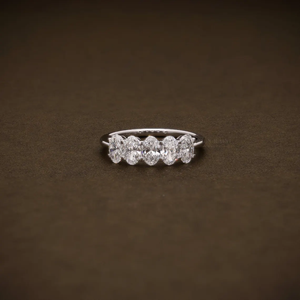 Anillo de compromiso de diamante cultivado en laboratorio de alta calidad con cinco piedras de corte ovalado, diamante certificado, oro de 14K/18K, anillo de promesa romántico. - Product Image 1