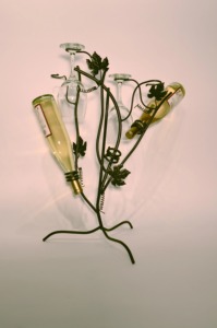 ชั้นวางไวน์โลหะสีเขียวสไตล์ชนบท พร้อมที่แขวนแก้ว ดีไซน์แบบสวนองุ่นฝรั่งเศส สำหรับตกแต่งขวดไวน์ - Product Image 5