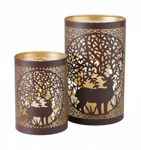 Portavelas cilíndricos de acero verde con diseño de hojas recortadas para decoración del hogar, hechos a mano y personalizados. - Product Image 4