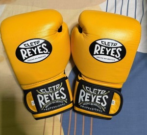 Gants de boxe professionnels Cleto Reyes en cuir jaune à lacets 14 oz pour adultes, équipement d'entraînement - Product Image 6