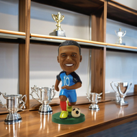Figurine de joueur de football Bobblehead en résine personnalisable Cadeau unique Sculpture décorative Artisanat en résine Cadeau Bobblehead