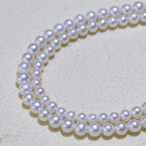 สร้อยคอมุกน้ำจืดธรรมชาติขนาด 4 มม. แสงเงาสวยงาม ตำหนิเล็กน้อย ดีไซน์หัวเข็มขัดทันสมัย สร้อยคอประดับกระดูกไหปลาร้า - Product Image 4