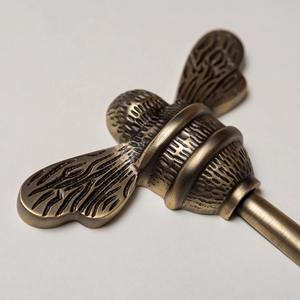 Crochets muraux en laiton de grande taille en forme d'abeille, adaptés aux serviettes de cuisine, aux tabliers et aux sacs, crochet décoratif artisanal fabriqué en Inde - Product Image 6