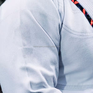 Meilleure qualité hommes karaté uniforme respirant séchage rapide polyester options personnalisables vente chaude Stretch vêtements d'arts martiaux - Product Image 3