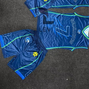 Uniforme de football pour hommes sur mesure de haute qualité, respirant, écologique, en polyester, col en V, logo sur le devant, séchage rapide, antibactérien - Product Image 3