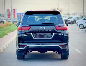 Toyota Land Cruiser 2017 GXR V6 Facelift a 2025 LC300 Usado con Título Limpio, Equipamiento Completo - Product Image 6